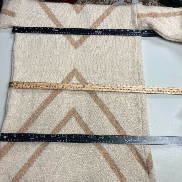 STEVE MADDEN Women’s Long Cardigan Sweater Shrug Size OSFM Cream & Tan - Picture 9 of 11